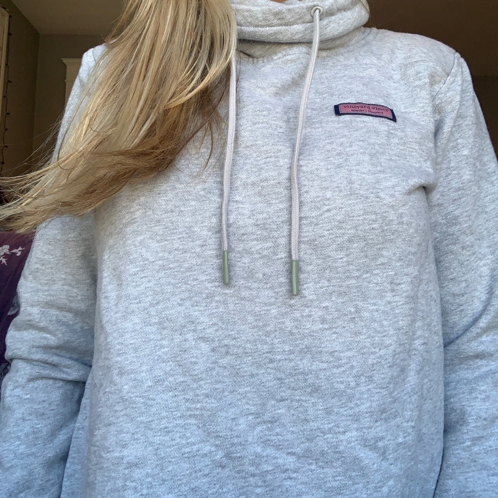 Vineyard vines sweatshirt